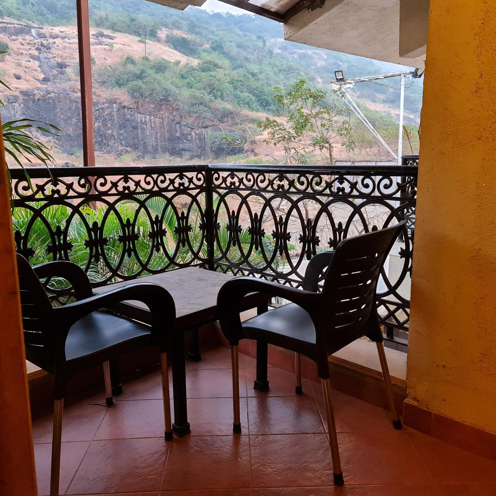 Hotel Misty Meadows, Lonavala Exterior foto