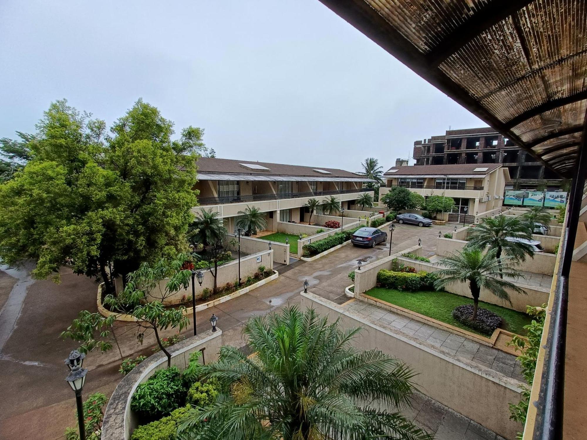 Hotel Misty Meadows, Lonavala Exterior foto